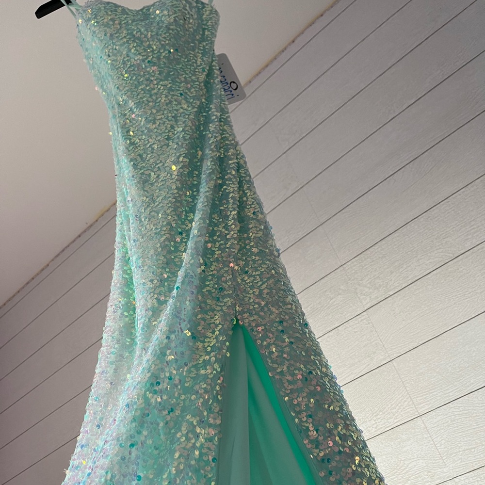 NEW PROM DRESS - Picture 4 of 9